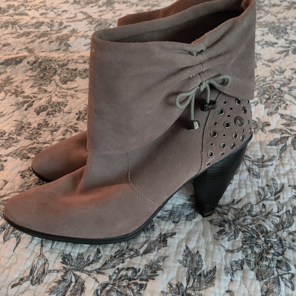 Booties - Picture 4 of 4